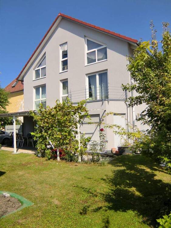 Thumbnail-Top gepflegte, ansprechende und großzügige DHH mit Garten und Carport