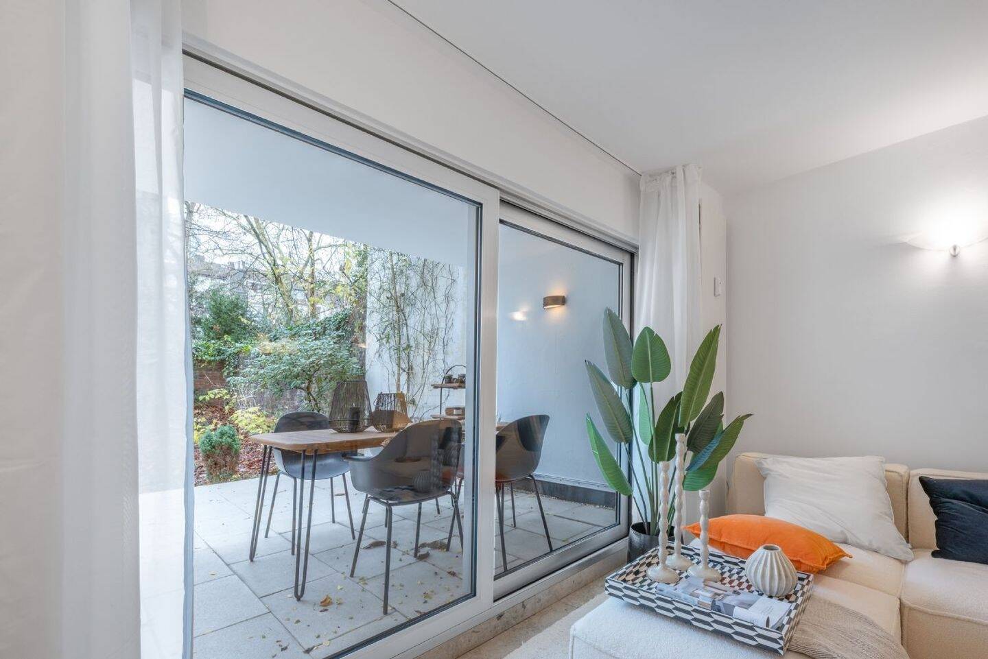 Thumbnail-Ruhepol im Herzen Düsseldorfs - Hofgarten vor der Haustür, Terrasse zum grünen Innenhof