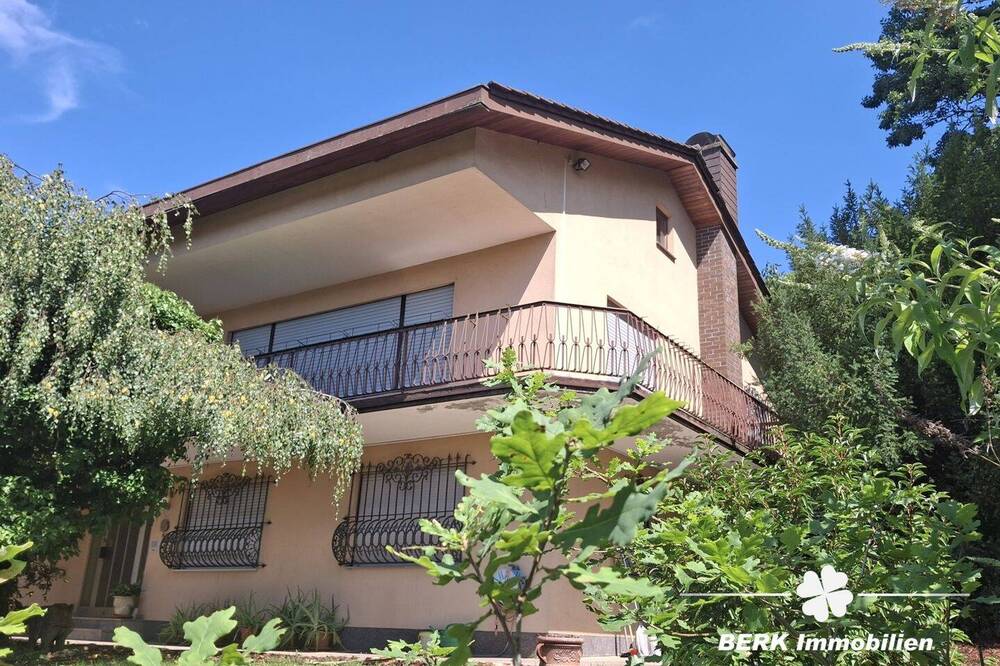 Thumbnail-BERK Immobilien - Einfamilienhaus zum Verlieben mit Panoramablick & Waldrandlage in KlingenbergRöllfeld