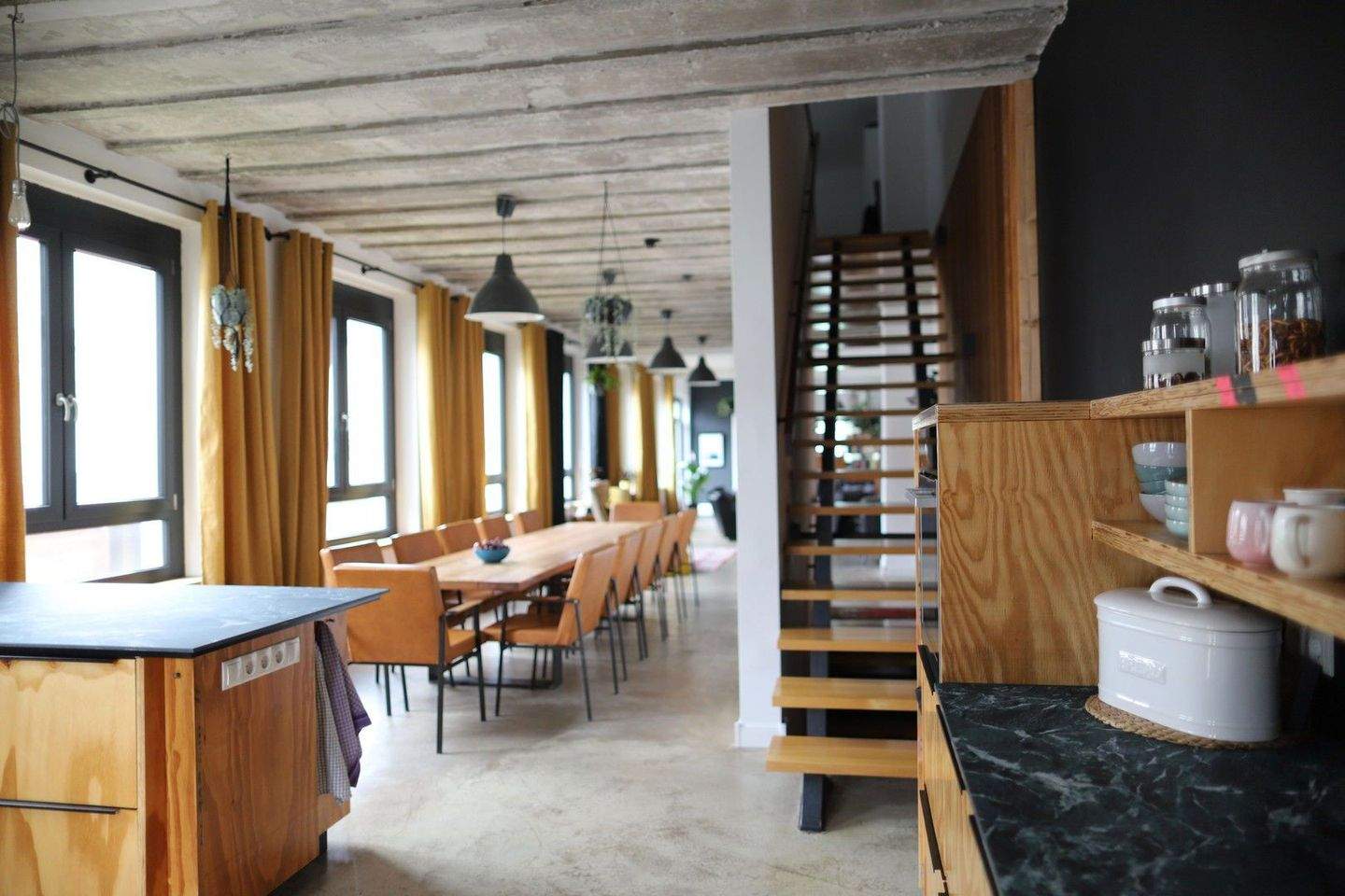 Thumbnail-Loft mit 100 m² Wohnbereich, 40 m² Büro und Garten