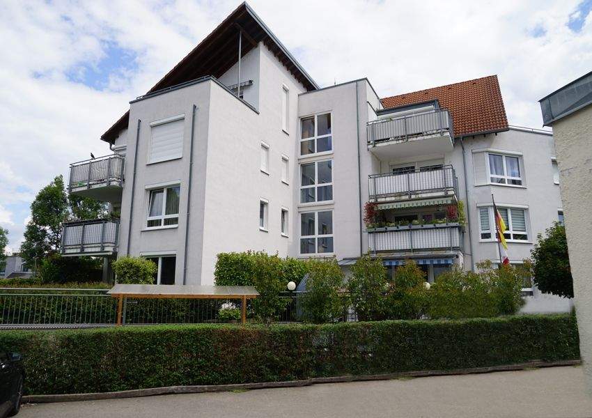 Thumbnail-4- Zimmerwohnung mit Südbalkon u. TG- Stellplatz zentral in Lörrach-Stetten