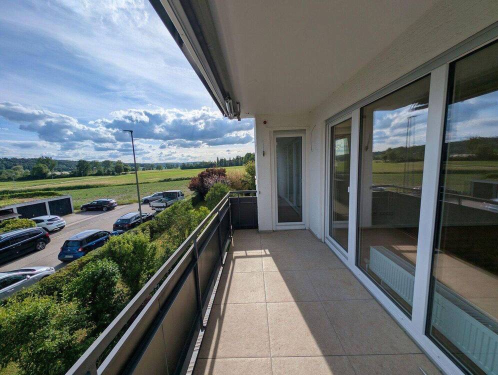 Thumbnail-Kernsanierte 4-Zimmer-Wohnung in Ortsrandlage - Südbalkon, Feldblick & Garage