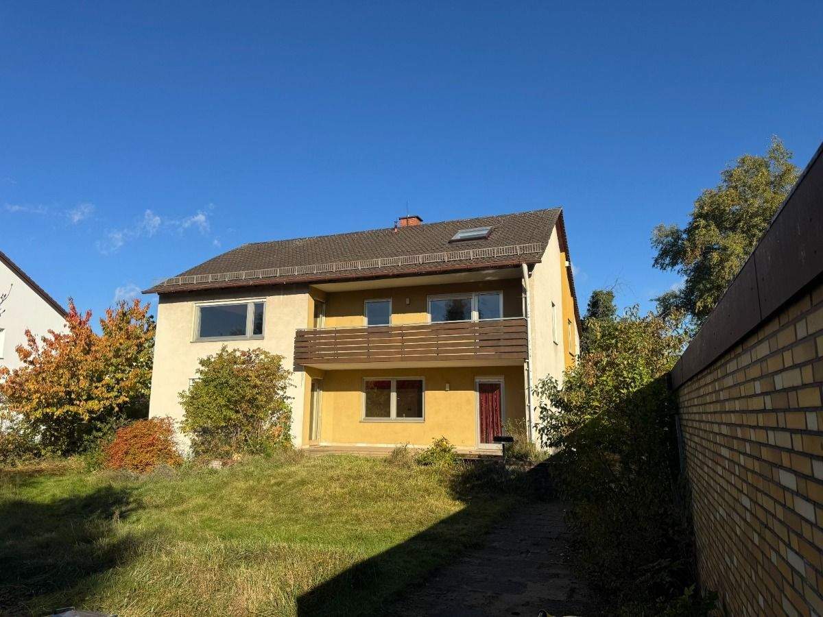 Thumbnail-Geräumiges Haus in begehrter Nürnberger Lage mit großem Grundstück und Garage.