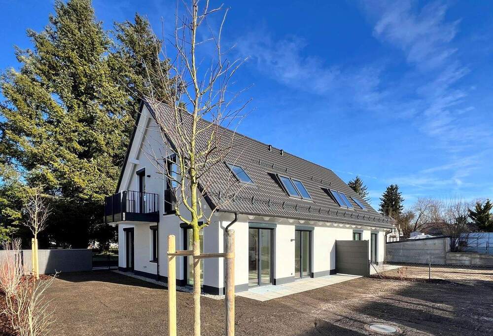 Thumbnail-Familiengerechte Doppelhaushälfte mit Souterrain-Bereich, Speicher und sonnigem Garten