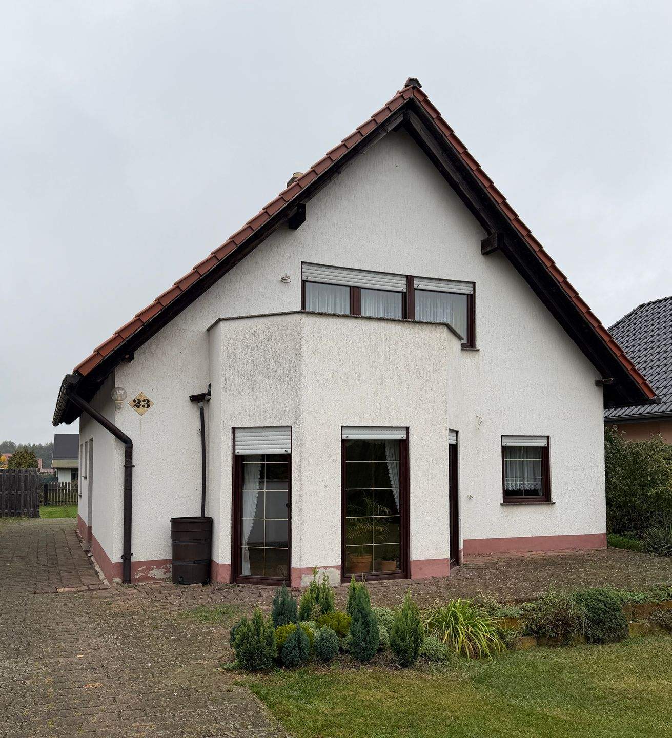 Thumbnail-großes Einfamilienhaus in Zerbst mit geräumiger Garage und großem Grundstück