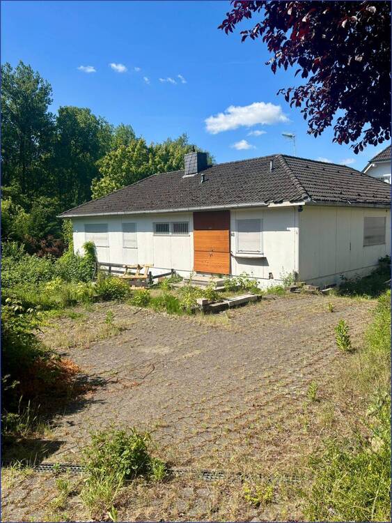 Grundstück mit Abrissgebäude