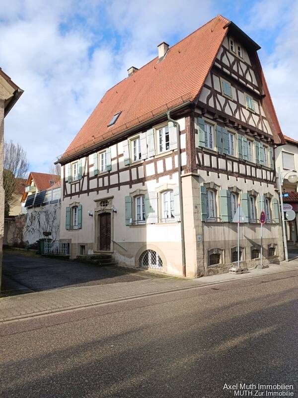 Thumbnail-Gemütlich und charmant Wohnen im Fachwerkhaus. Mitten im Ort, aber mit Garten und Garagen.