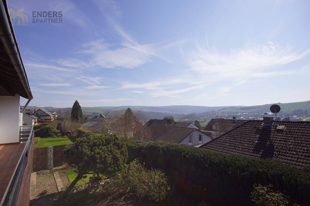 Thumbnail-Freistehendes Ein-Zweifamilienhaus mit traumhaftem Ausblick und großem Platzangebot