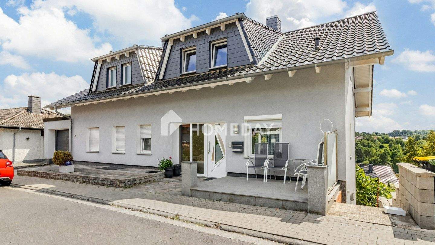 Thumbnail-MFH mit drei Wohnungen und traumhafter Fernsicht, Balkonidylle und Kamin