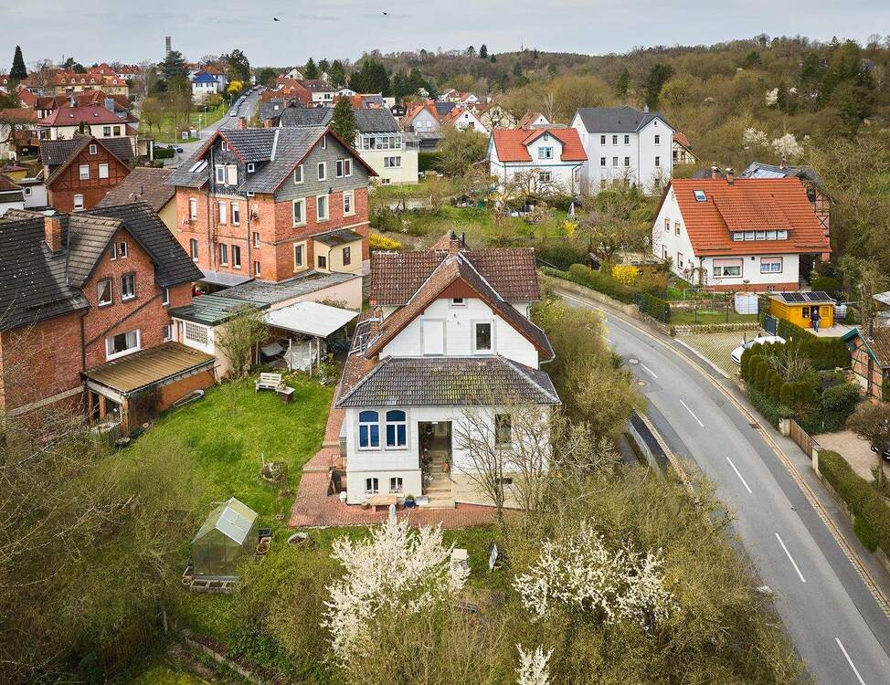 Thumbnail-Stadtnahes Zweifamilienhaus auf traumhaftem Grundstück in Coburg