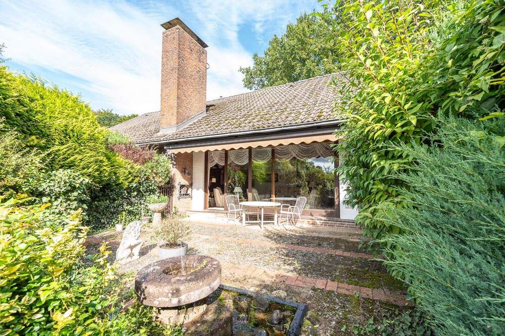 Thumbnail-Solides Einfamilienhaus mit großem Garten