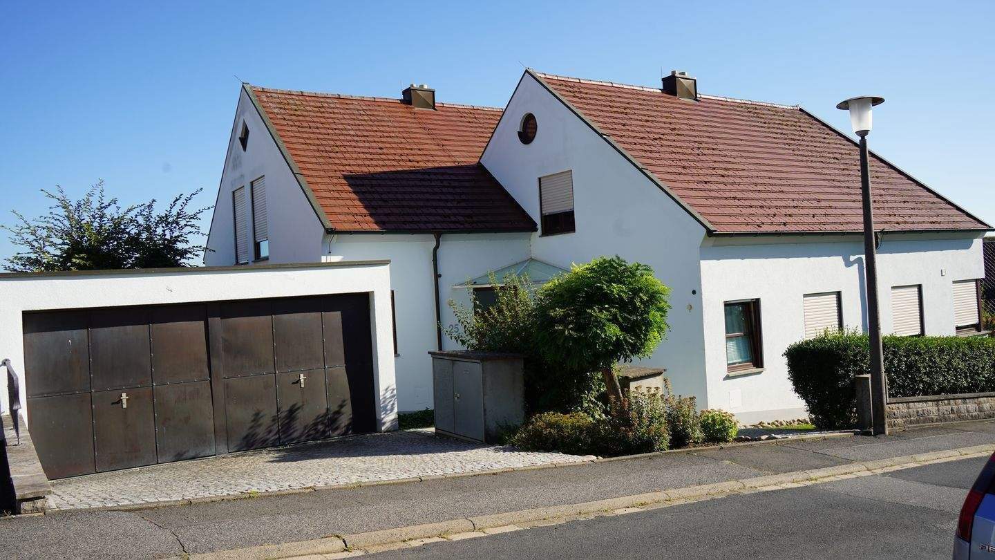 Thumbnail-Attraktive Doppelhaushälfte in Kürnach zu verkaufen