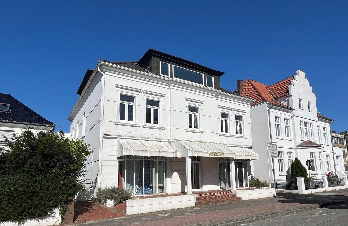 Thumbnail-Immobilienpaket mit tollem Architektenhaus und einem Zweifamilienhaus mit Gewerbeeinheit