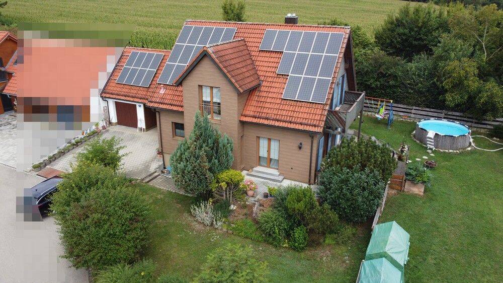 Thumbnail-GROßES FAMILIENWOHNHAUS - freihstehendes EFH mit Garage, Carport und Garten in Ortsrandlage