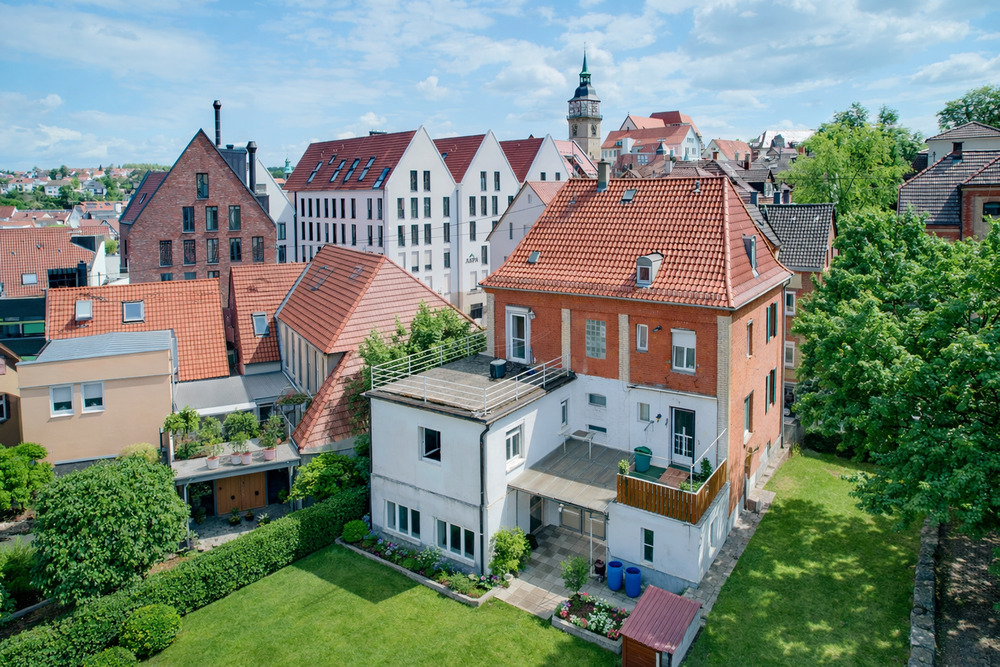 Thumbnail-Gepflegtes Mehrfamilienhaus in zentraler Lage ++ zwei Wohnungen leer++