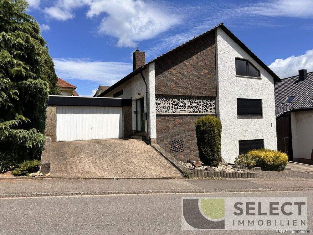 Thumbnail-Top renoviertes Einfamilienhaus mit Einliegerwohnung in bevorzugter Wohnlage.