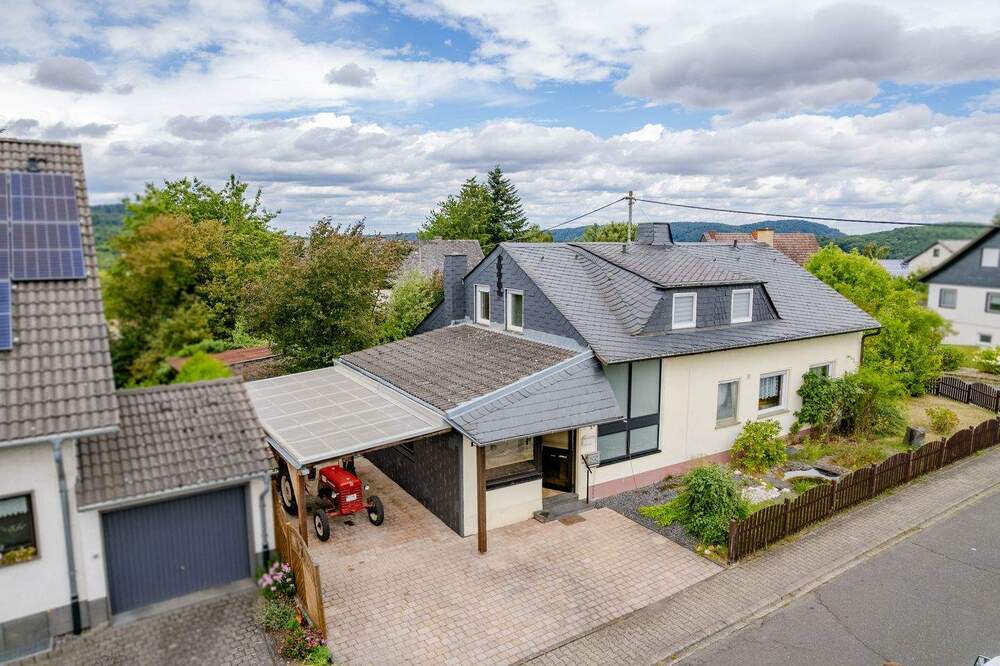 Thumbnail-Ein- bis Zweifamilienhaus auf schönem Eckgrundstück