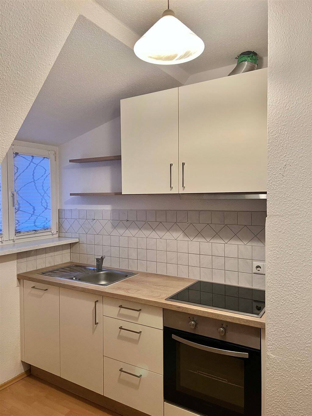 Thumbnail-2 Raum Dachgeschosswohnung mit Einbauküche