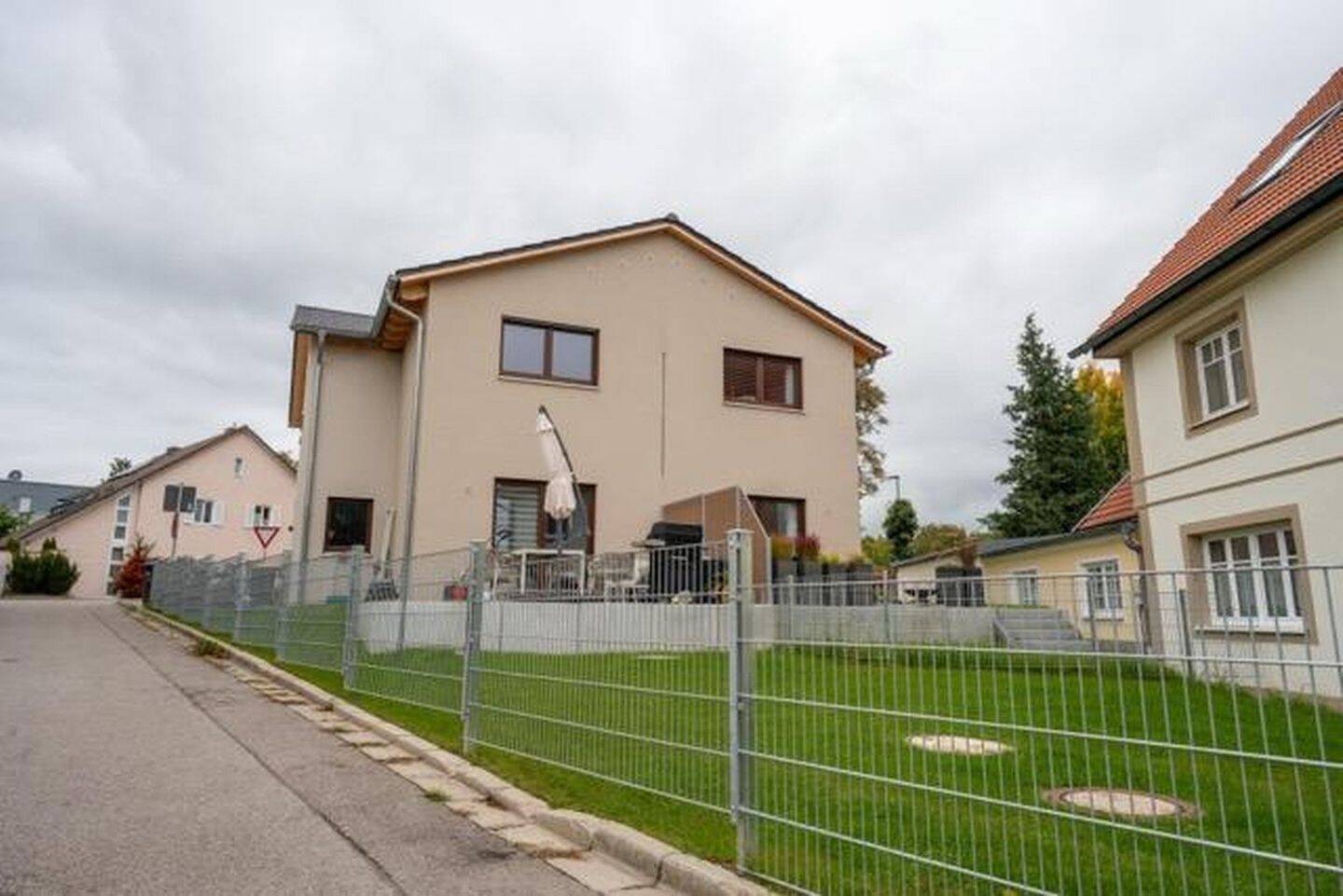 Thumbnail-Sofort bezugsfrei - Neubau KfW 40 mit Garten & 3 Stellplätzen