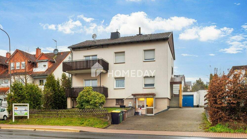 Thumbnail-Einfamilienhaus mit zwei Wohnbereichen, großer Garage und BüroGewerbefläche