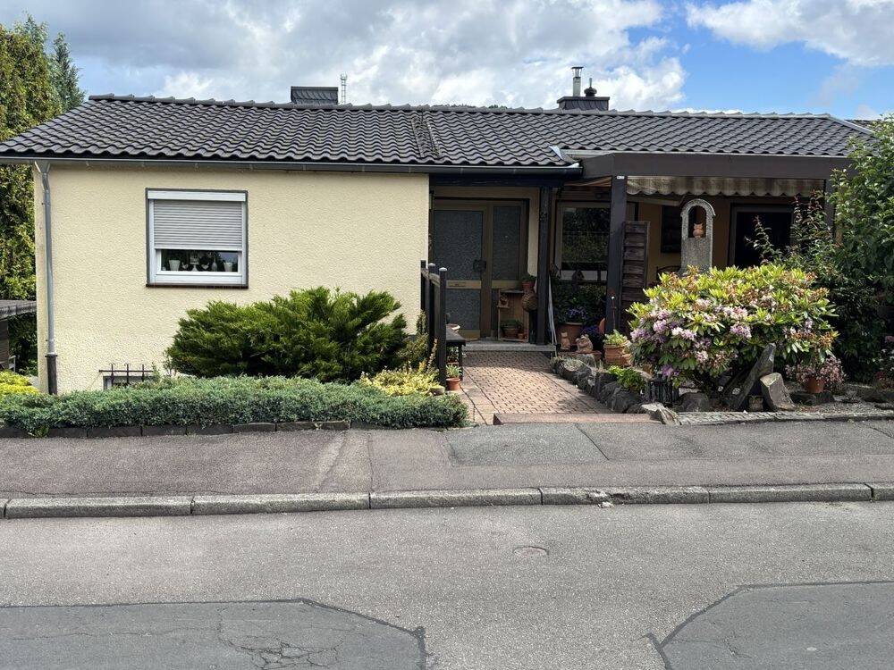 Thumbnail-Einfamilienhaus (Haushälfte) mit Einliegerwohnung: Ein Zuhause mit Charme und vielen Möglichkeiten