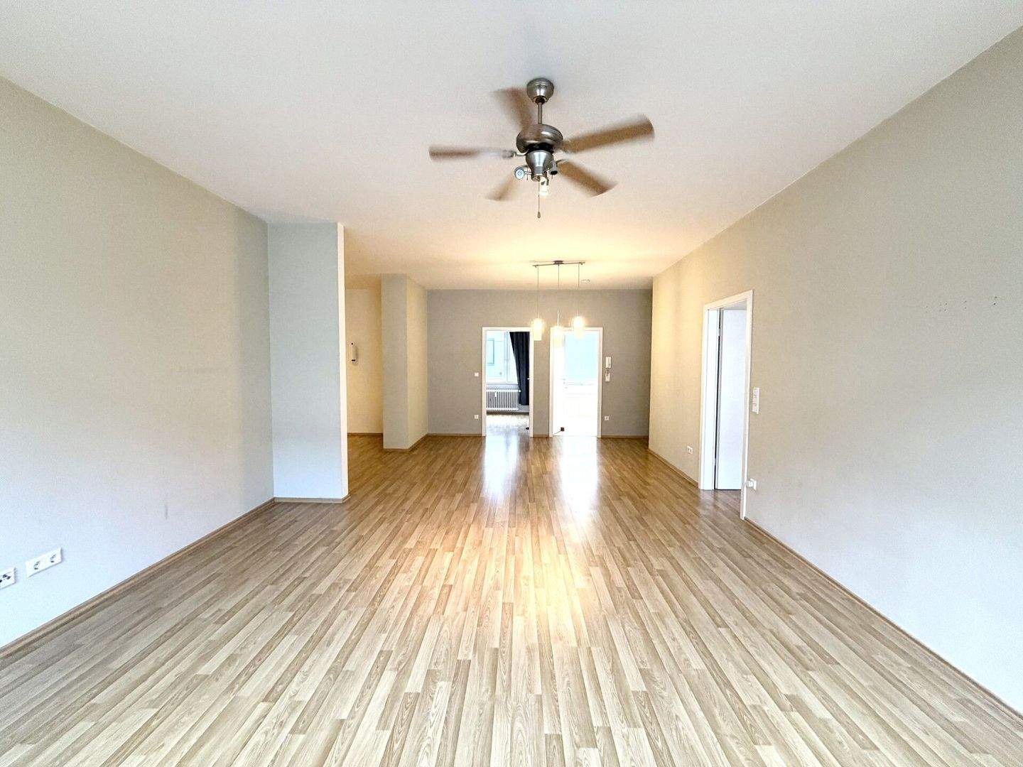 Thumbnail-Großzügige 3,5-Zimmer-Stadtwohnung mit Einbauküche - hell und komfortabel