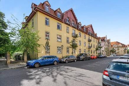 Hausansicht straßenbegleitend