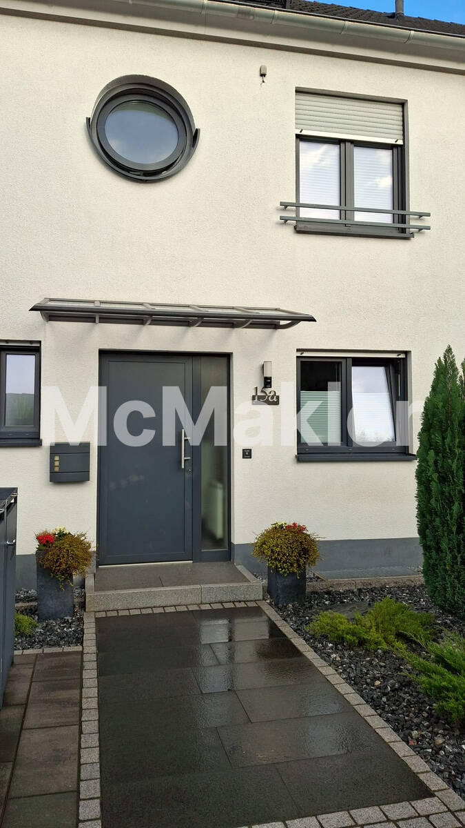 Thumbnail-Modernes und ruhiges Reihenmittelhaus in zentraler Lage, mit Garten und Pool