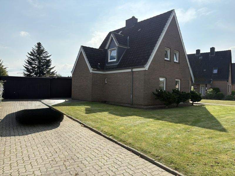 Thumbnail-Immobilie mit Potenzial: Einfamilienhaus und großer Garten