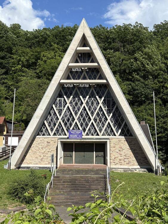 Thumbnail-DER BESONDERE ORT ZUM WOHNEN, göttliches Kirchengebäude mit Gemeinderäumen, Stellplätze, zur gewerblichen oder privaten Nutzung, Meinhard-Grebendorf