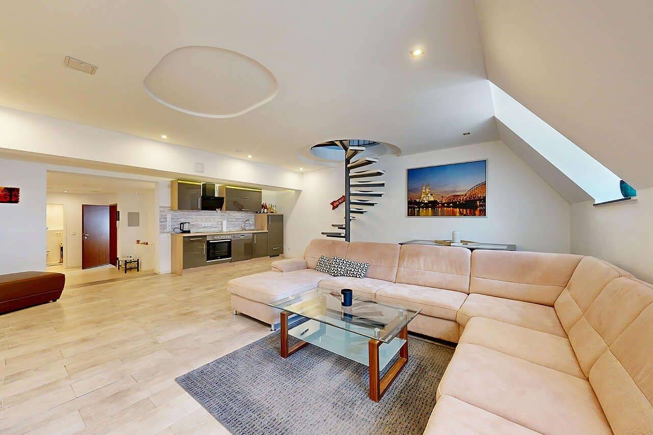 Thumbnail-PHI AACHEN - Wohnen mit Stil: Lichtdurchflutete Maisonette mit Innenhof in ruhiger Lage von Stolberg!