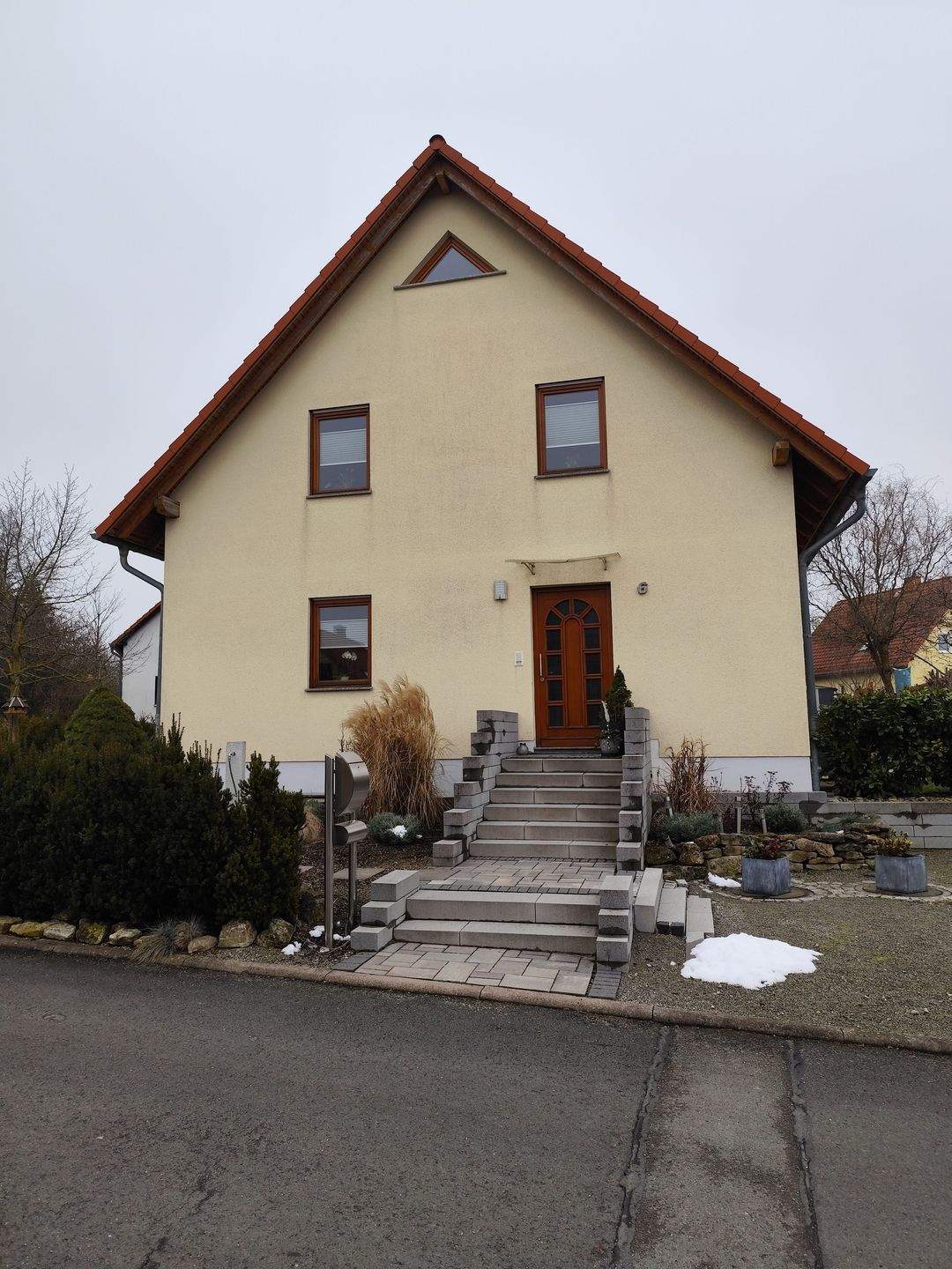 Thumbnail-Ein freistehendes EFH in ruhiger Lage von Weimar OT Legefeld