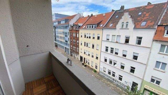 Thumbnail-3 ZKB mit einem Balkon und einer Loggia im Einzeldenkmal mit Aufzug und Wärme-Wasser-Direktversorgung, Arndtstr. 1, 66121 Saarbrücken