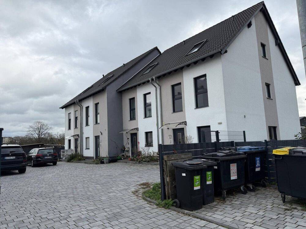 Thumbnail-Großzügiges Eckrheienhaus mit großem Garten