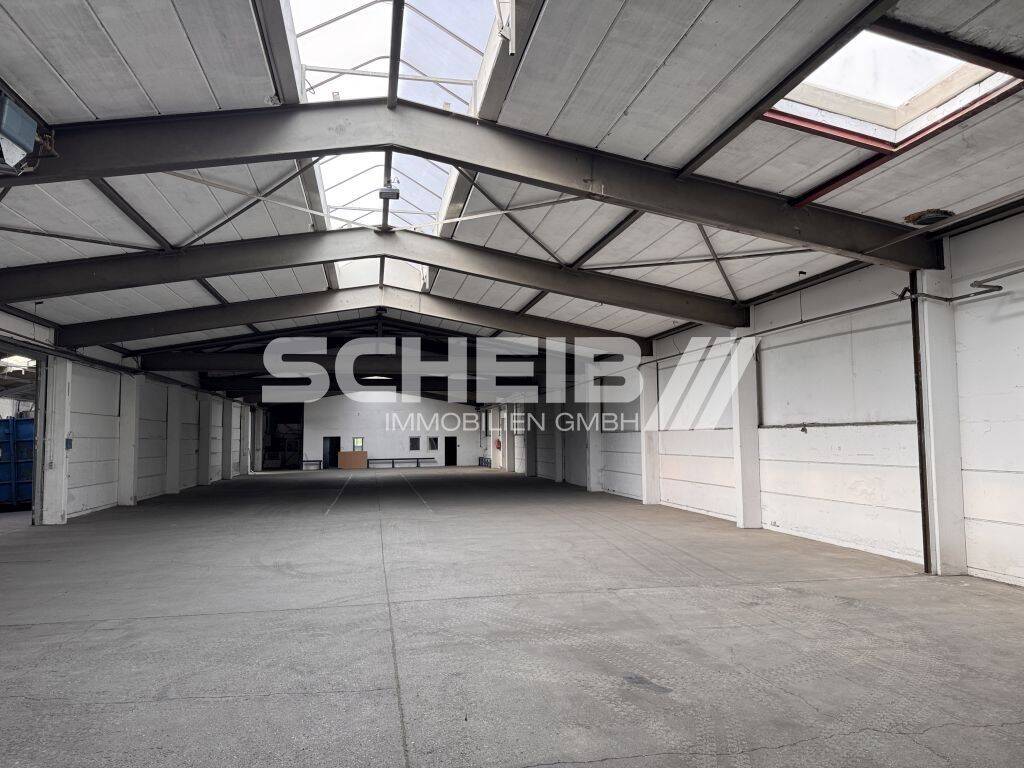 Thumbnail-Hallenkomplex mit über 2700 m² Gewerbefläche