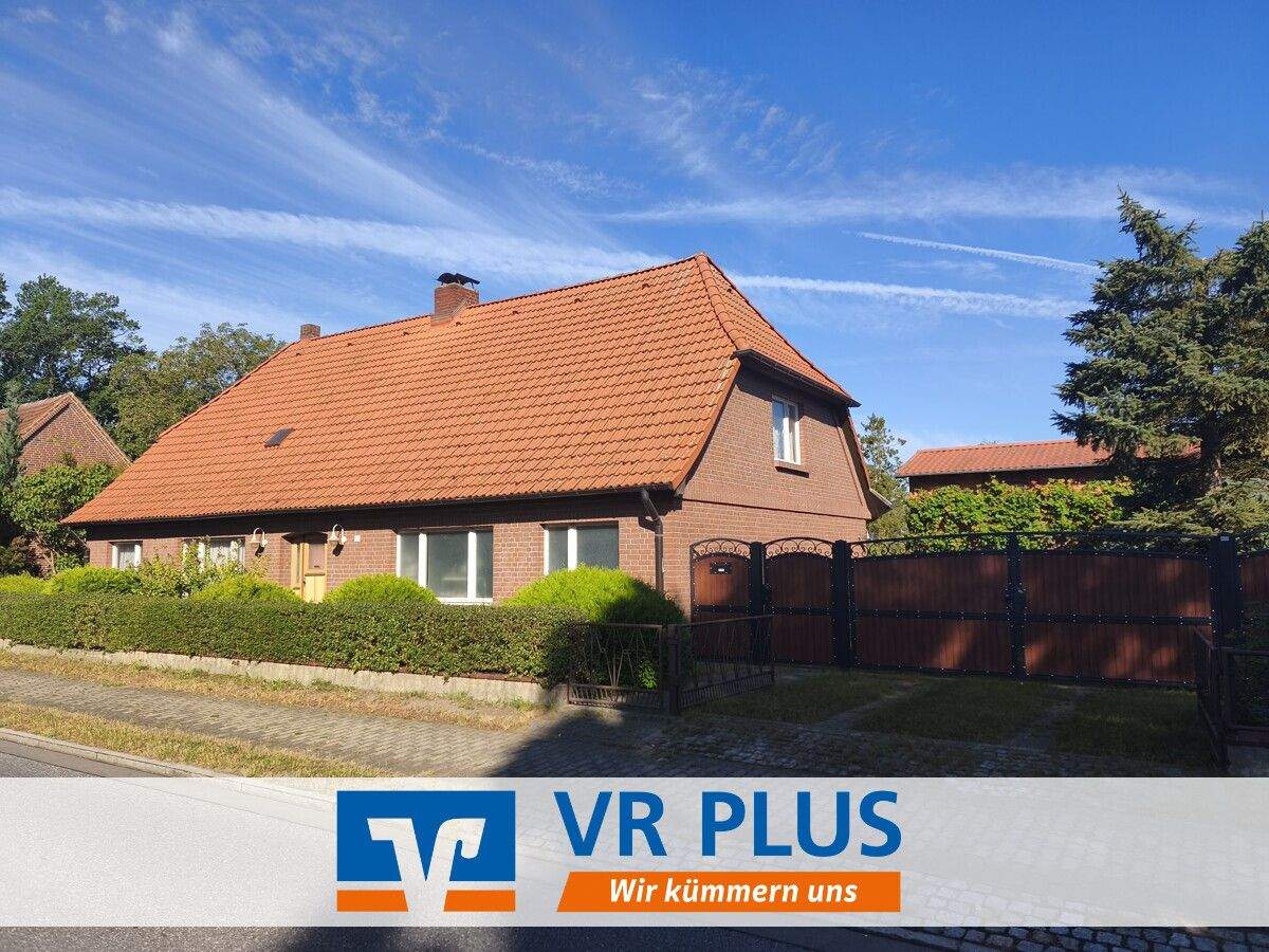 Thumbnail-Gepflegtes Einfamilienhaus mit Doppelgarage und Nebengebäude