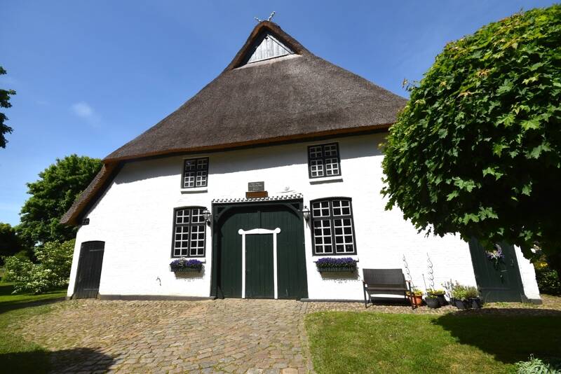 Thumbnail-Reetgedecktes Traumhaus mit großem Grundstück und Einliegerwohnung - Stilvoll & Besonders