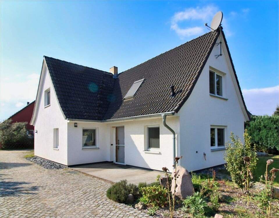 Thumbnail-Gepflegtes Einfamilienhaus in Massivbauweise mit modernem Komfort und großem Grundstück - sofort bezugsfertig!
