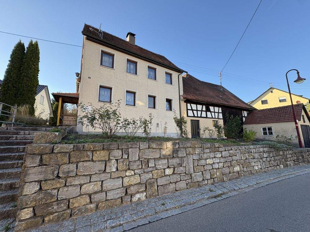 Thumbnail-Älteres, teilrenoviertes Wohnhaus mit Einliegerwohnung, Garage und großem Schuppen