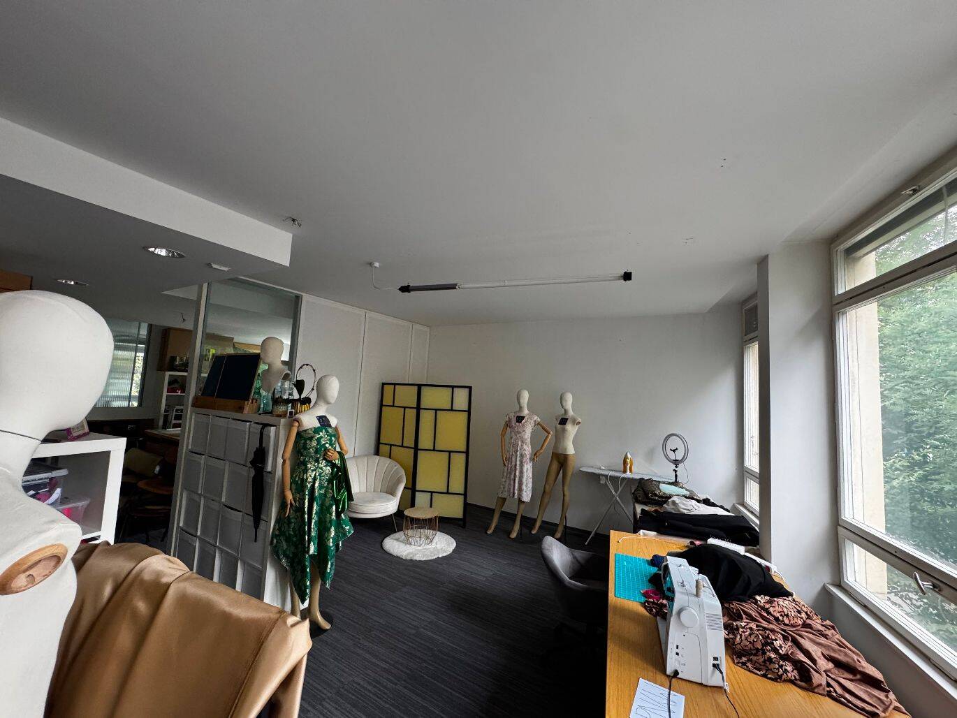 Thumbnail-Zentrales BüroAtelier in Stuttgart: 25 m2, hell, flexibel & möbliert