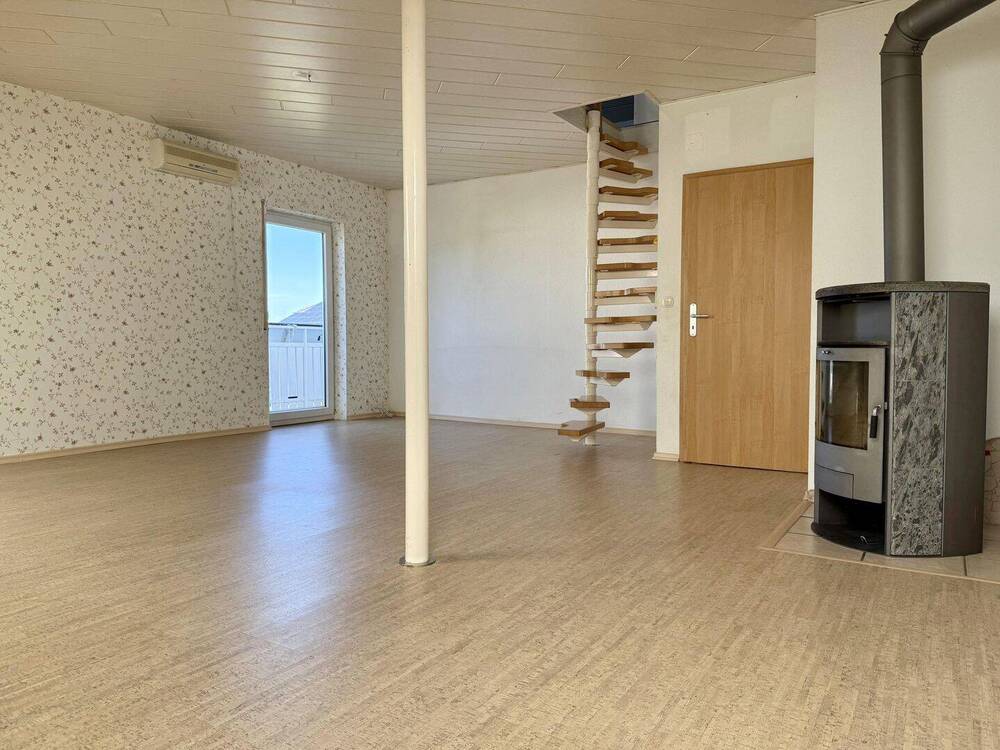 Thumbnail-Großzügige 3-Zimmer DG-Wohnung mit Kamin und Balkon in Rheinmünster