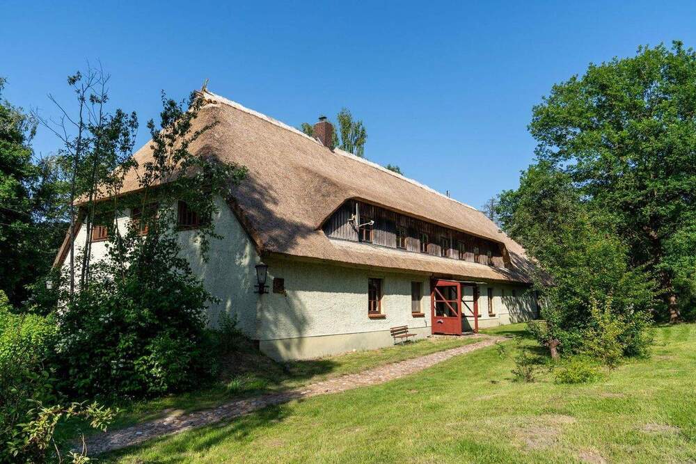 Thumbnail-Landhaus unter Reet, teilsaniert, am See, inkl. Ferienwohnung, Stallungen, Weiden und Wald.