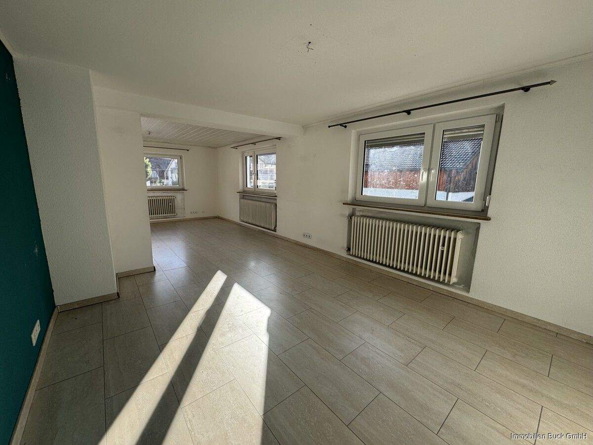 Thumbnail-Schöne und helle 4,5 Zi. Wohnung mit überdachtem Balkon sofort verfügbar