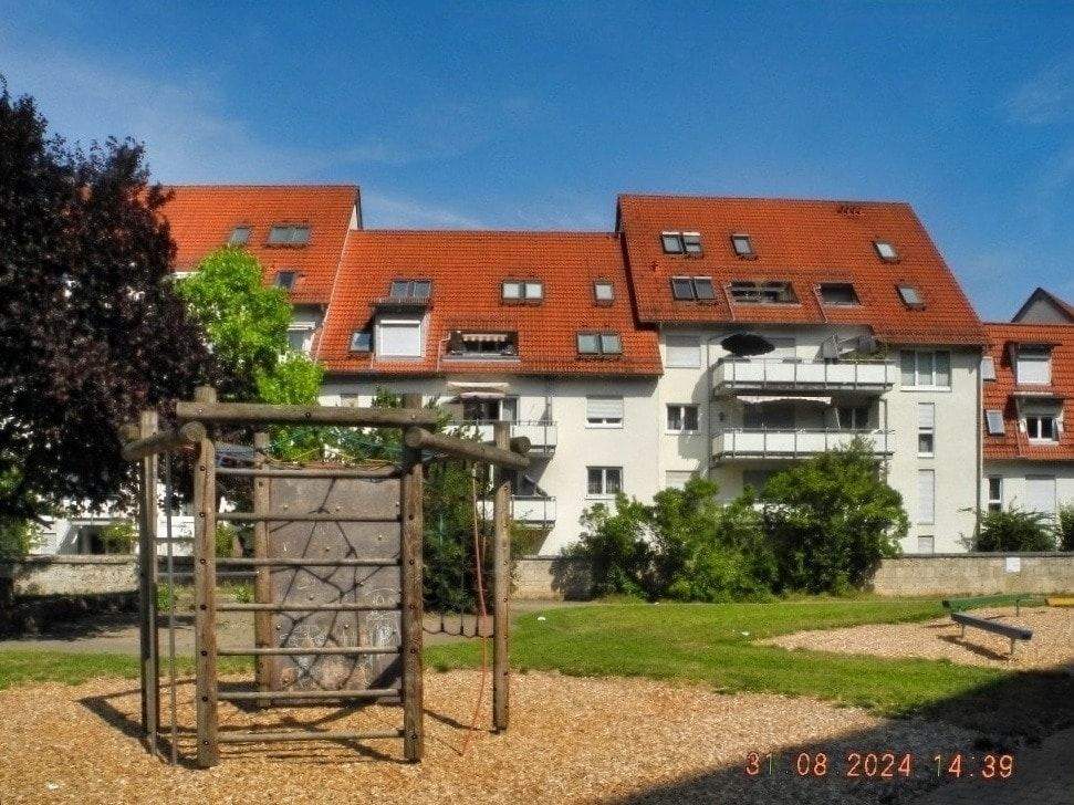 Thumbnail-Schnäppchen! Grundsolide 3,5-Zimmer-Maisonettewohnung mit Galerie für Homeoffice.