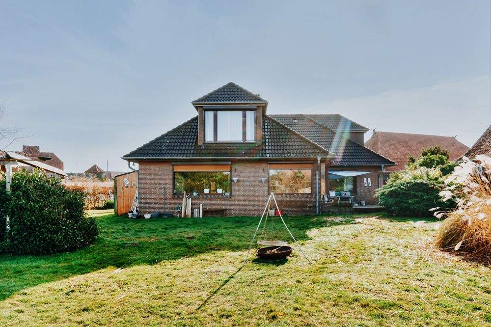 Thumbnail-Ein- bis Zweifamilienhaus auf großem Grundstück mit Entwicklungspotenzial!