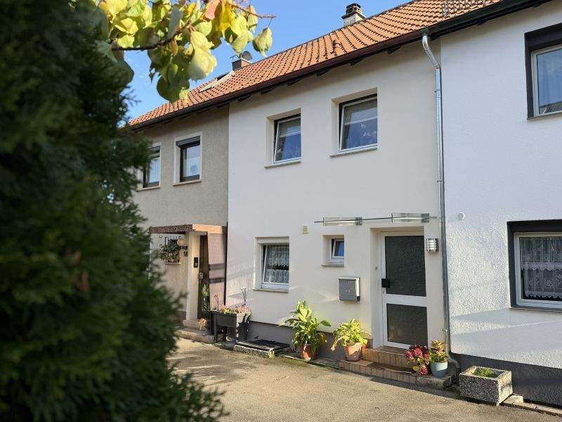 Thumbnail-Ihr Weg zum Eigenheim - Gepflegtes Mittelhaus mit kleinem Garten