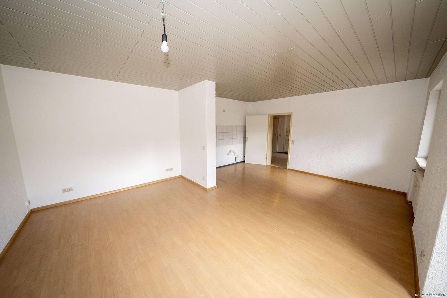 Thumbnail-Hell und modern gehaltene Eigentumswohnung mit Balkon in zentraler Lage von Saarbrücken