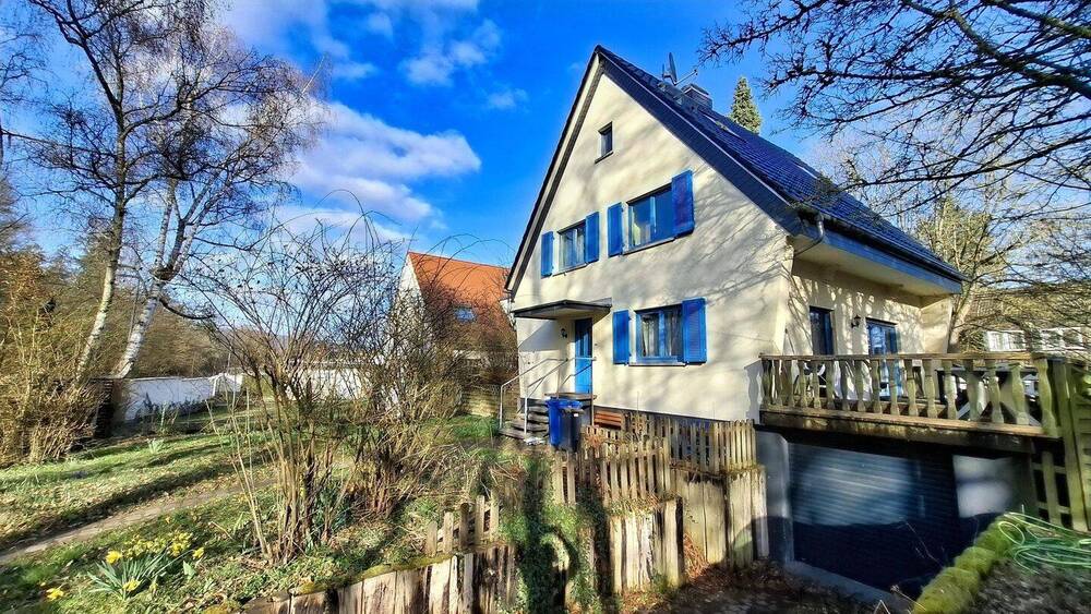 Thumbnail-Exponierte Waldrandlage in Bad Homburg: 698 m² Grundstück mit Haus, Ofen, Garten, Terrasse, Balkon & Neubaupotenzial