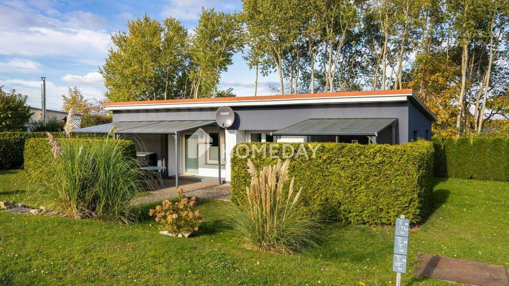 Thumbnail-Bungalow in erster Reihe zum Wasser - gepflegt, modernisiert und auf Erbpachtgrundstück
