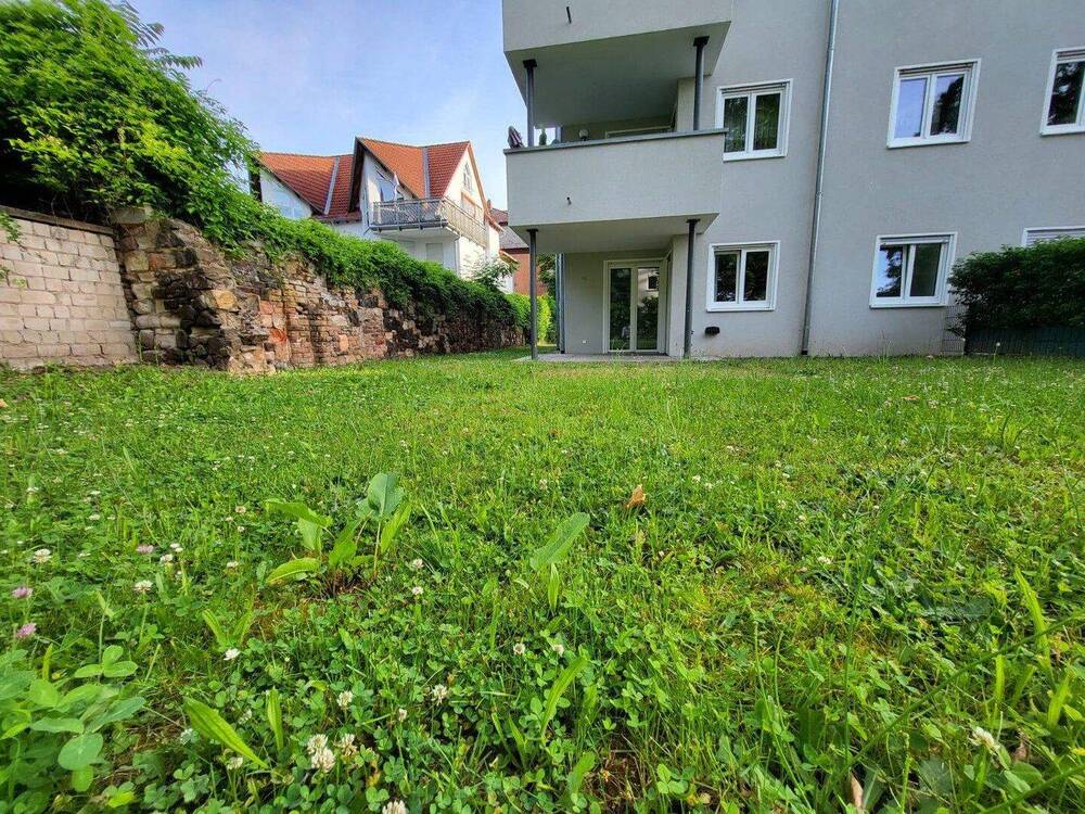 Thumbnail-Frisch renovierte 3-Zimmer-Gartenwohnung mit Terrasse, ca. 350 m² Garten und 3 Stellplätzen